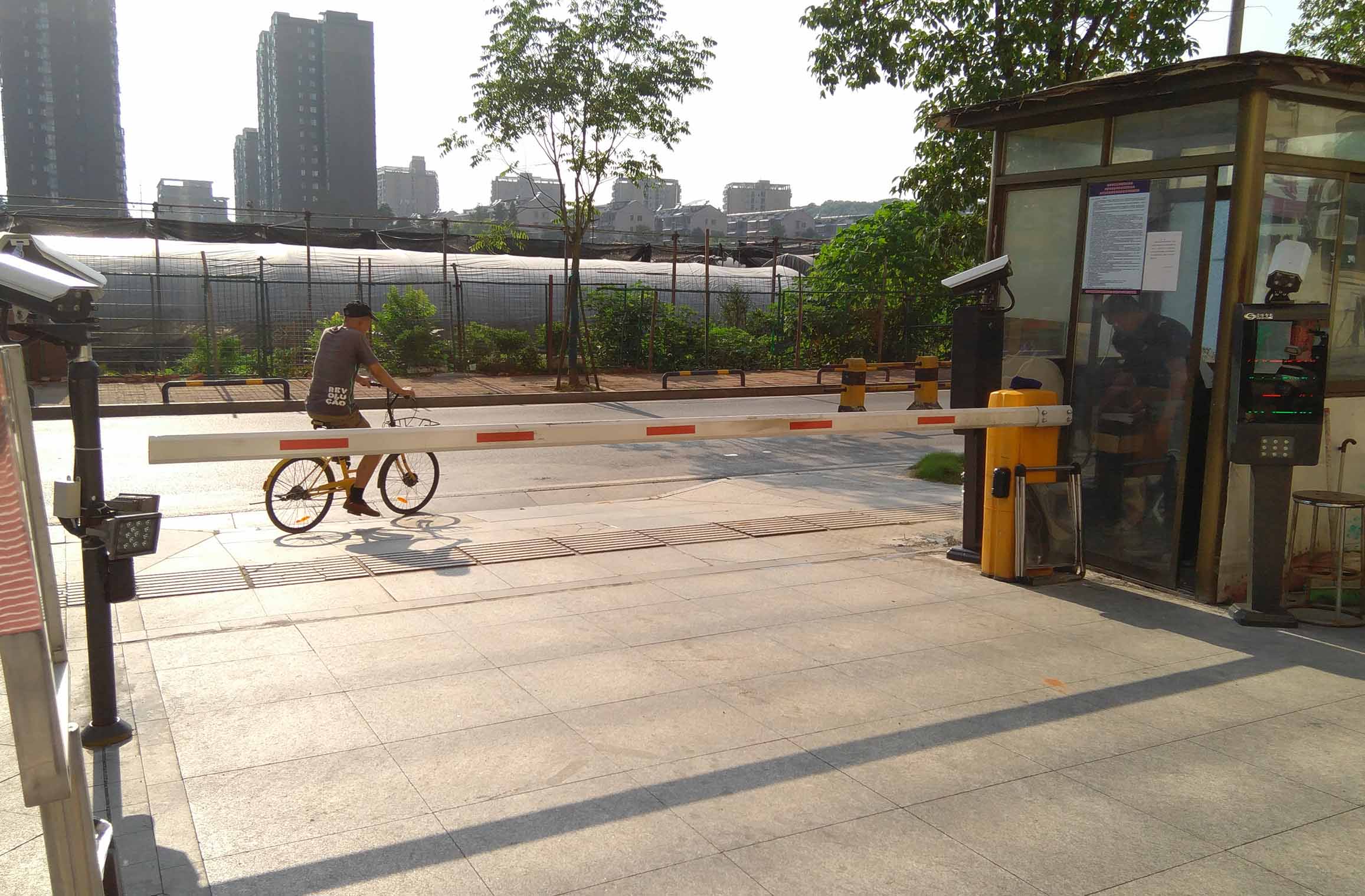 長沙雷隆智能科技有限公司_長沙車牌自動(dòng)識別系統(tǒng)|長沙停車場管理系統(tǒng)|車牌識別系統(tǒng)|車牌識別一體機(jī)|人行通道閘|智能通道閘|停車收費(fèi)系統(tǒng)|智能門禁系統(tǒng)