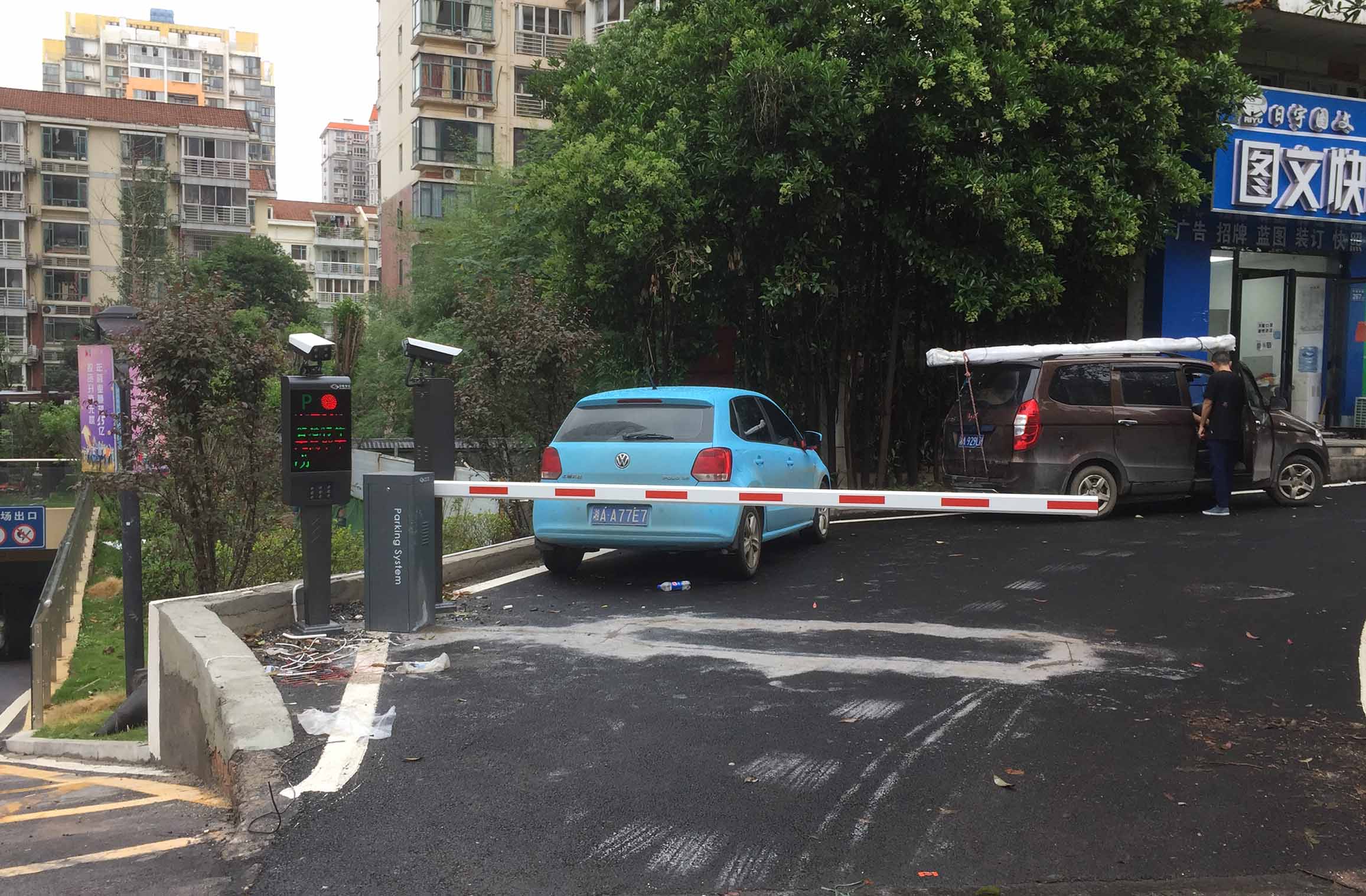長(zhǎng)沙雷隆智能科技有限公司,車(chē)牌識(shí)別系統(tǒng),停車(chē)收費(fèi)系統(tǒng),車(chē)牌識(shí)別一體機(jī),智能通道閘,湖南車(chē)牌識(shí)別道閘系統(tǒng),人行通道閘,智能道閘